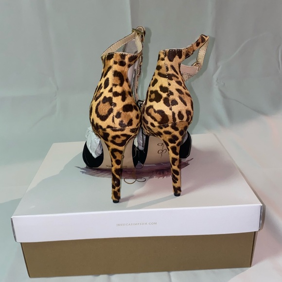 jessica simpson princia pump